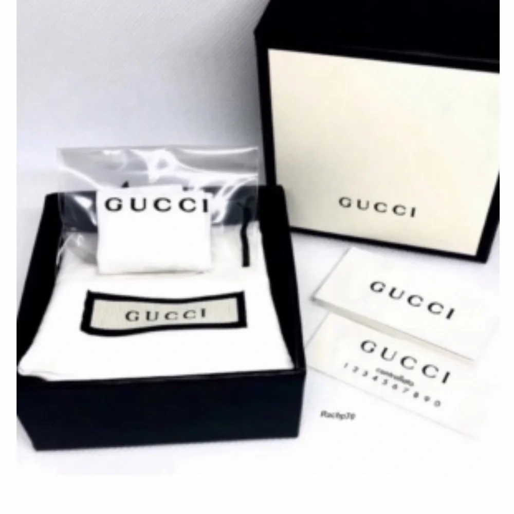 Gucci Silver Pendant Necklace Sleek Jewelry Accessory - Picture 7 of 7